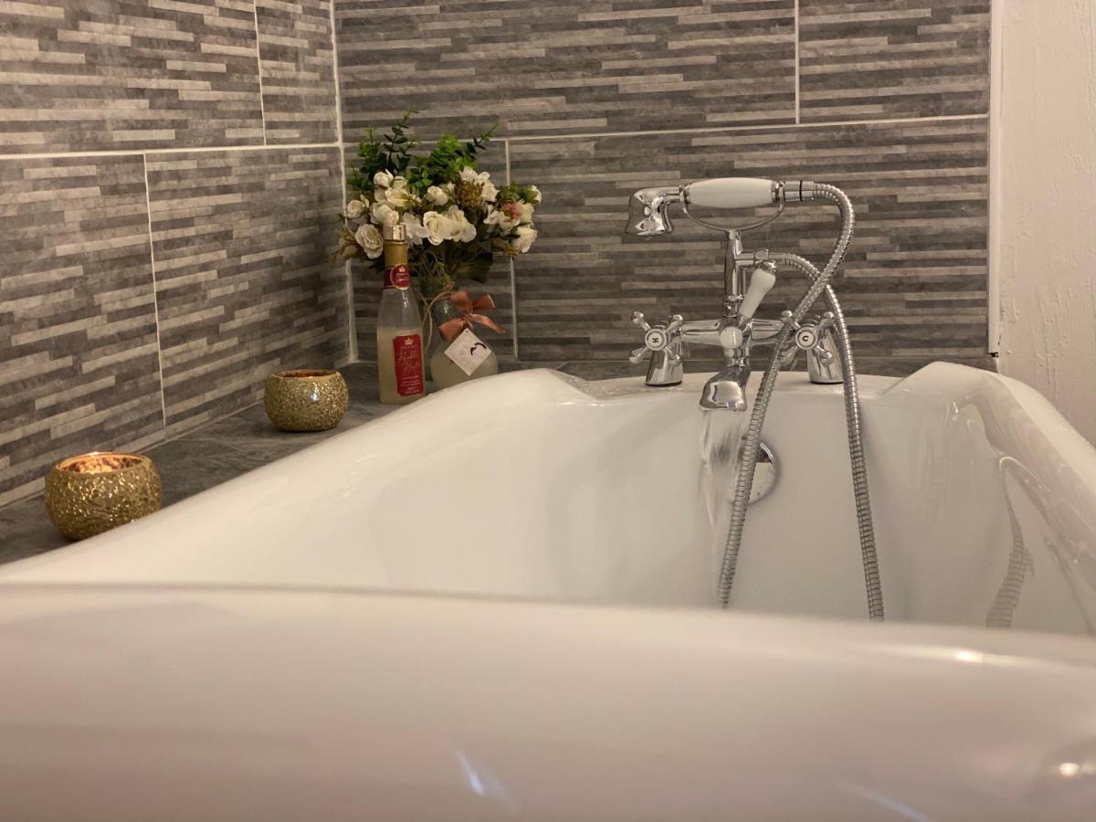 바머스 Beautiful Secluded Farmhouse With Hot Tub 빌라 외부 사진